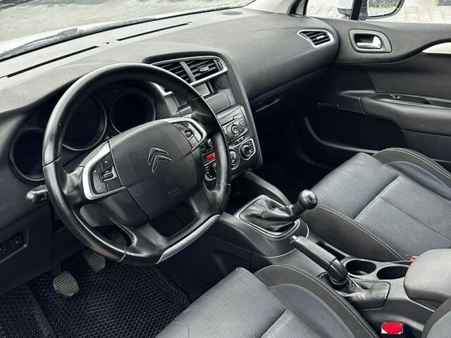 Белый Ситроен С4, объемом двигателя 1.6 л и пробегом 190 тыс. км за 4800 $, фото 10 на Automoto.ua