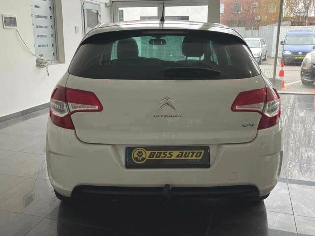 Белый Ситроен С4, объемом двигателя 1.6 л и пробегом 326 тыс. км за 6400 $, фото 5 на Automoto.ua