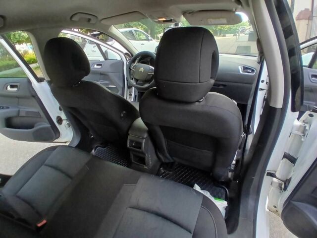 Белый Ситроен С4, объемом двигателя 1.6 л и пробегом 245 тыс. км за 7500 $, фото 6 на Automoto.ua