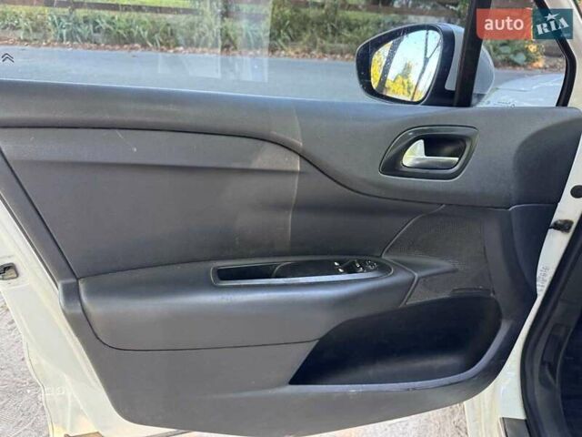 Ситроен С4 2011 в Киеве на Automoto.ua Белый Ситроен С4, объемом двигателя 1.6 л и пробегом 234 тыс. км за 6490 $, фото 9 на Automoto.ua