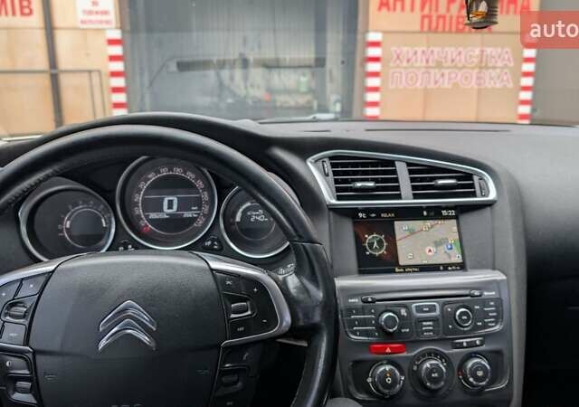 Белый Ситроен С4, объемом двигателя 1.6 л и пробегом 205 тыс. км за 6750 $, фото 1 на Automoto.ua