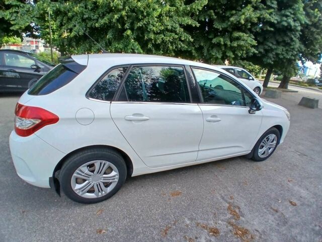 Белый Ситроен С4, объемом двигателя 1.6 л и пробегом 245 тыс. км за 7500 $, фото 1 на Automoto.ua