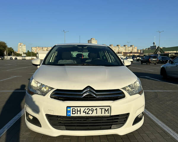 Белый Ситроен С4, объемом двигателя 1.6 л и пробегом 140 тыс. км за 6500 $, фото 1 на Automoto.ua