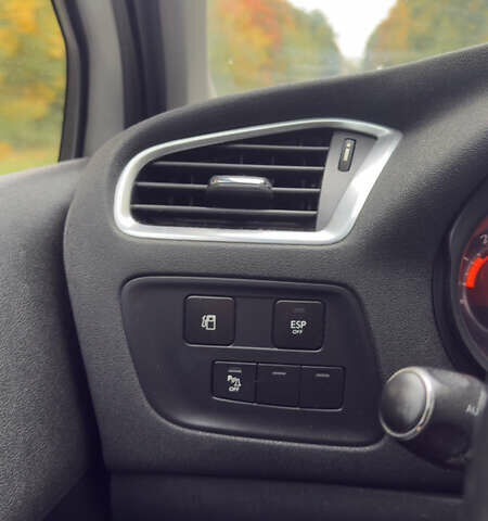 Білий Сітроен С4, об'ємом двигуна 1.6 л та пробігом 245 тис. км за 6350 $, фото 12 на Automoto.ua