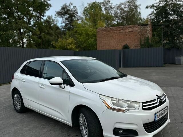 Белый Ситроен С4, объемом двигателя 1.6 л и пробегом 190 тыс. км за 4800 $, фото 1 на Automoto.ua