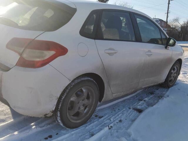 Белый Ситроен С4, объемом двигателя 1.6 л и пробегом 321 тыс. км за 5500 $, фото 7 на Automoto.ua