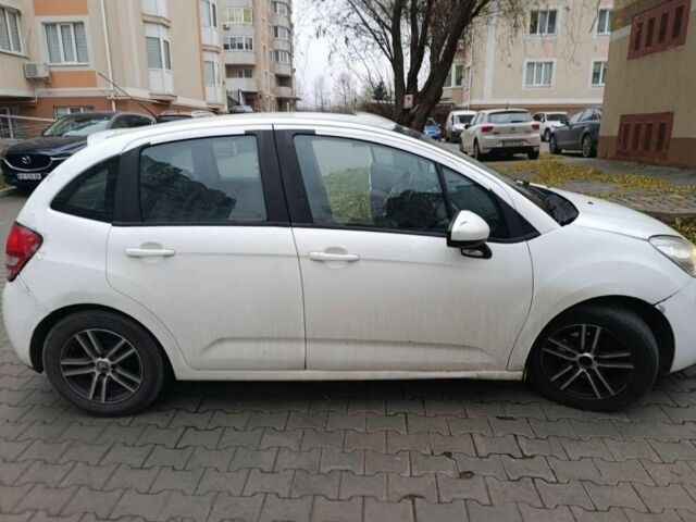 Белый Ситроен С4, объемом двигателя 1.4 л и пробегом 141 тыс. км за 3900 $, фото 1 на Automoto.ua