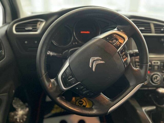 Белый Ситроен С4, объемом двигателя 1.6 л и пробегом 326 тыс. км за 6400 $, фото 14 на Automoto.ua