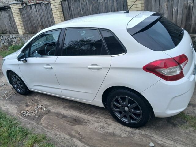 Белый Ситроен С4, объемом двигателя 1.6 л и пробегом 383 тыс. км за 5900 $, фото 6 на Automoto.ua