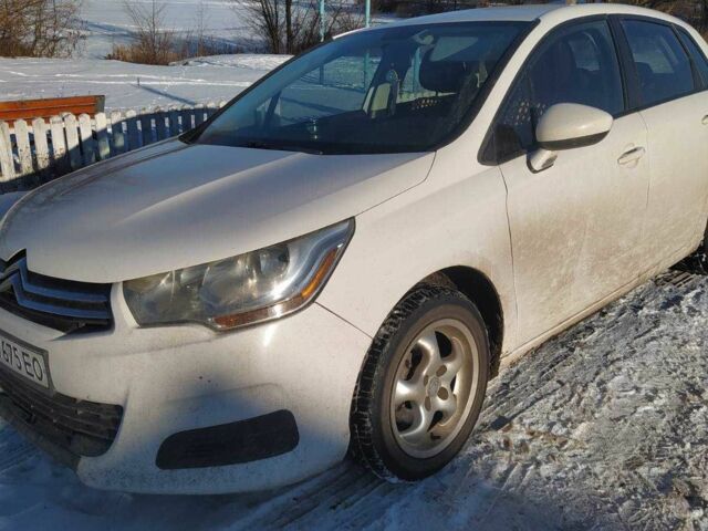 Белый Ситроен С4, объемом двигателя 1.6 л и пробегом 321 тыс. км за 5500 $, фото 5 на Automoto.ua