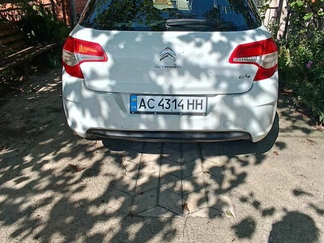 Белый Ситроен С4, объемом двигателя 1.6 л и пробегом 230 тыс. км за 6100 $, фото 1 на Automoto.ua