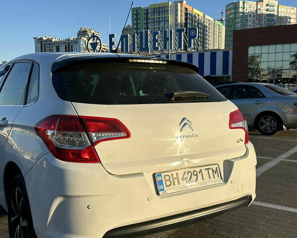 Белый Ситроен С4, объемом двигателя 1.6 л и пробегом 140 тыс. км за 6500 $, фото 3 на Automoto.ua
