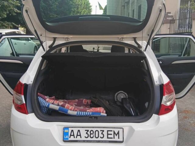 Белый Ситроен С4, объемом двигателя 1.6 л и пробегом 245 тыс. км за 7500 $, фото 5 на Automoto.ua
