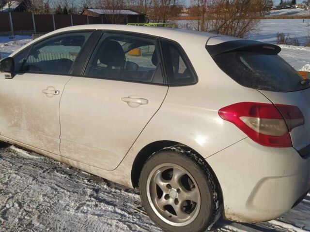 Белый Ситроен С4, объемом двигателя 1.6 л и пробегом 321 тыс. км за 5500 $, фото 2 на Automoto.ua