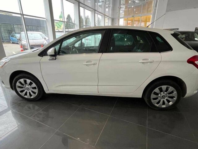 Белый Ситроен С4, объемом двигателя 1.6 л и пробегом 326 тыс. км за 6400 $, фото 3 на Automoto.ua