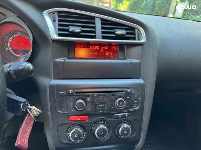 Белый Ситроен С4, объемом двигателя 1.6 л и пробегом 234 тыс. км за 6490 $, фото 12 на Automoto.ua