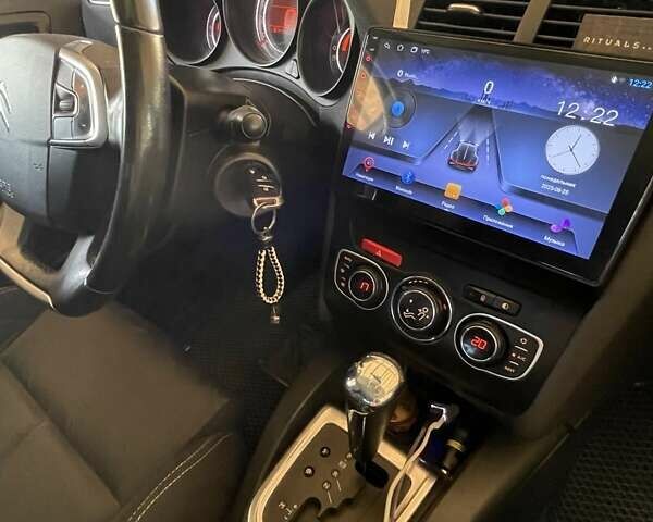 Білий Сітроен С4, об'ємом двигуна 1.6 л та пробігом 191 тис. км за 8000 $, фото 8 на Automoto.ua