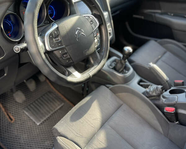 Білий Сітроен С4, об'ємом двигуна 1.56 л та пробігом 250 тис. км за 6500 $, фото 37 на Automoto.ua