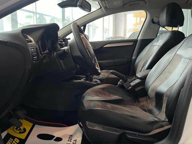 Белый Ситроен С4, объемом двигателя 1.6 л и пробегом 326 тыс. км за 6400 $, фото 10 на Automoto.ua