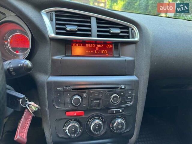 Ситроен С4 2011 в Киеве на Automoto.ua Белый Ситроен С4, объемом двигателя 1.6 л и пробегом 234 тыс. км за 6490 $, фото 12 на Automoto.ua