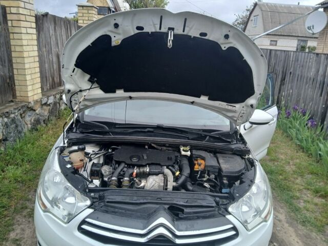 Белый Ситроен С4, объемом двигателя 1.6 л и пробегом 383 тыс. км за 5900 $, фото 1 на Automoto.ua