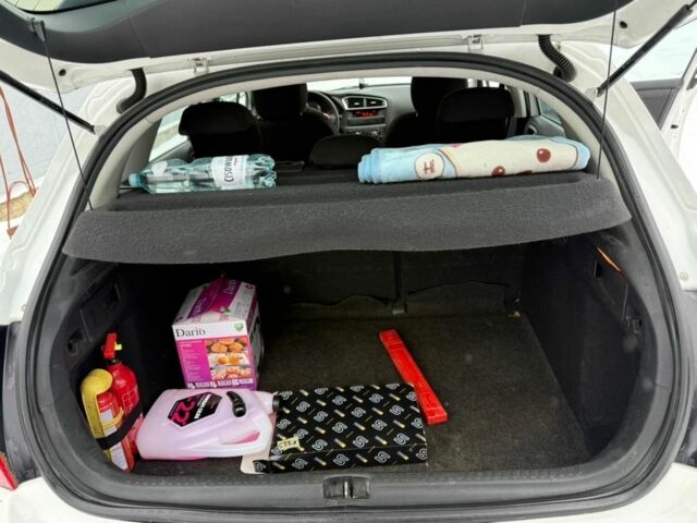 Білий Сітроен С4, об'ємом двигуна 1.6 л та пробігом 248 тис. км за 6200 $, фото 7 на Automoto.ua