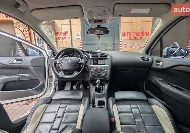 Белый Ситроен С4, объемом двигателя 1.6 л и пробегом 205 тыс. км за 6750 $, фото 4 на Automoto.ua