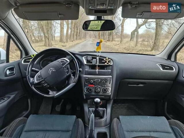 Белый Ситроен С4, объемом двигателя 1.6 л и пробегом 293 тыс. км за 5499 $, фото 12 на Automoto.ua