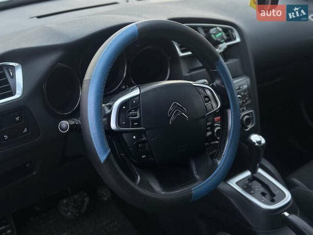 Белый Ситроен С4, объемом двигателя 1.6 л и пробегом 178 тыс. км за 6600 $, фото 6 на Automoto.ua