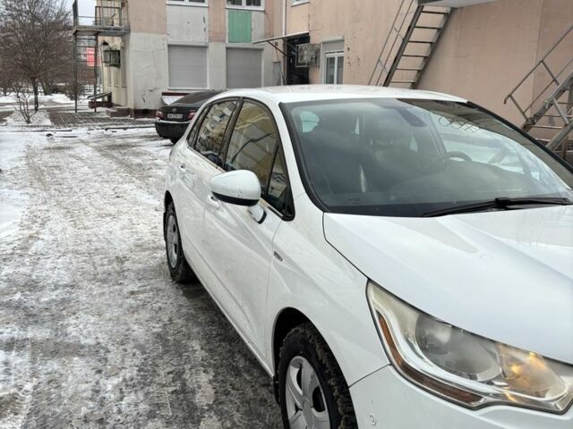 Белый Ситроен С4, объемом двигателя 1.6 л и пробегом 229 тыс. км за 7700 $, фото 2 на Automoto.ua