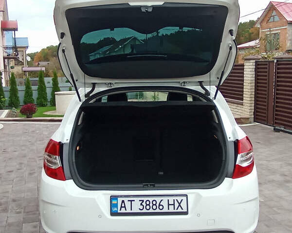 Ситроен С4 2012 в Ивано-Франковске на Automoto.ua Белый Ситроен С4, объемом двигателя 1.56 л и пробегом 263 тыс. км за 7250 $, фото 32 на Automoto.ua