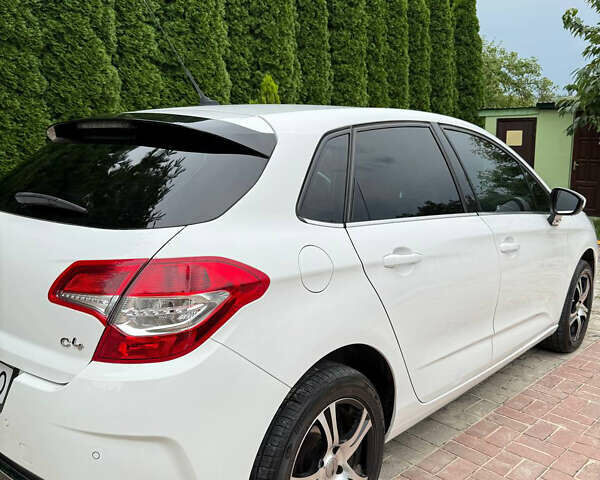 Белый Ситроен С4, объемом двигателя 1.6 л и пробегом 104 тыс. км за 8100 $, фото 2 на Automoto.ua