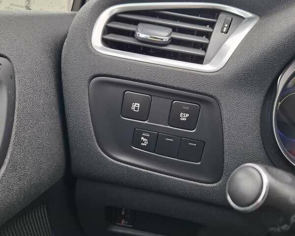 Сітроен С4 2012 у Львові на Automoto.ua Білий Сітроен С4, об'ємом двигуна 1.56 л та пробігом 280 тис. км за 5800 $, фото 20 на Automoto.ua