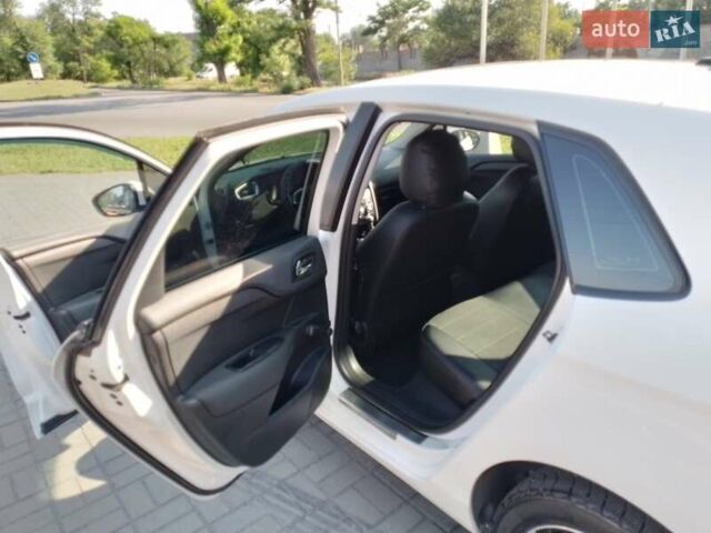 Білий Сітроен С4, об'ємом двигуна 1.59 л та пробігом 264 тис. км за 6800 $, фото 5 на Automoto.ua