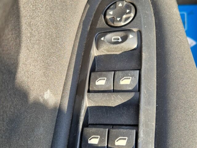 Белый Ситроен С4, объемом двигателя 1.6 л и пробегом 242 тыс. км за 5500 $, фото 10 на Automoto.ua