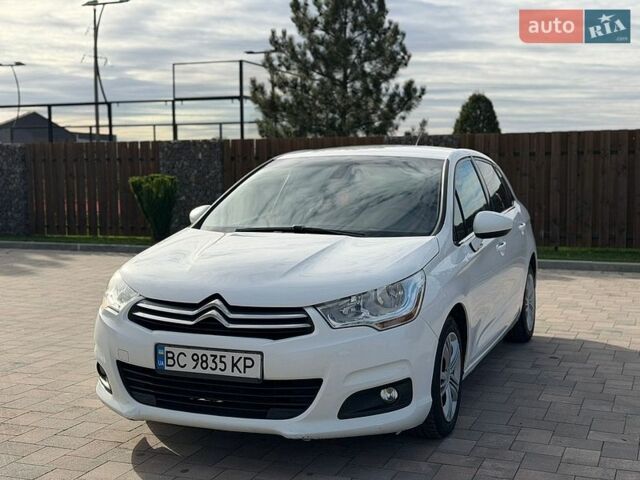 Белый Ситроен С4, объемом двигателя 1.6 л и пробегом 300 тыс. км за 4999 $, фото 3 на Automoto.ua
