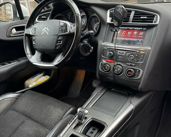 Белый Ситроен С4, объемом двигателя 1.56 л и пробегом 265 тыс. км за 7500 $, фото 6 на Automoto.ua