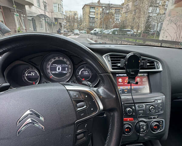 Белый Ситроен С4, объемом двигателя 1.56 л и пробегом 265 тыс. км за 7500 $, фото 14 на Automoto.ua