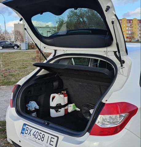 Белый Ситроен С4, объемом двигателя 1.6 л и пробегом 205 тыс. км за 6500 $, фото 8 на Automoto.ua