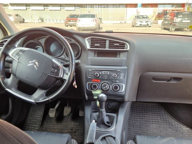 Белый Ситроен С4, объемом двигателя 1.6 л и пробегом 242 тыс. км за 5500 $, фото 9 на Automoto.ua