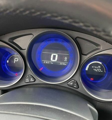 Белый Ситроен С4, объемом двигателя 1.6 л и пробегом 216 тыс. км за 9000 $, фото 3 на Automoto.ua