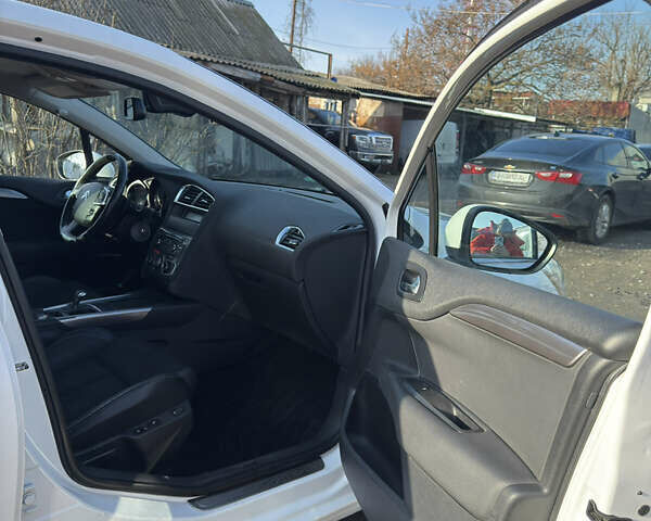 Білий Сітроен С4, об'ємом двигуна 1.56 л та пробігом 192 тис. км за 6000 $, фото 32 на Automoto.ua