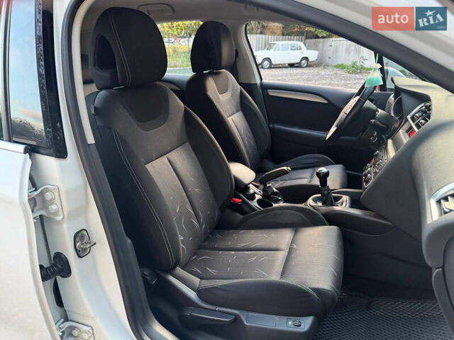 Белый Ситроен С4, объемом двигателя 1.6 л и пробегом 182 тыс. км за 6990 $, фото 11 на Automoto.ua