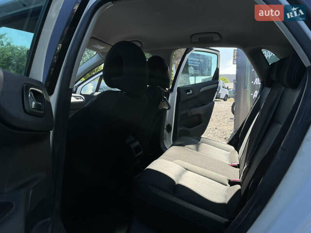 Білий Сітроен С4, об'ємом двигуна 1.6 л та пробігом 189 тис. км за 6000 $, фото 12 на Automoto.ua