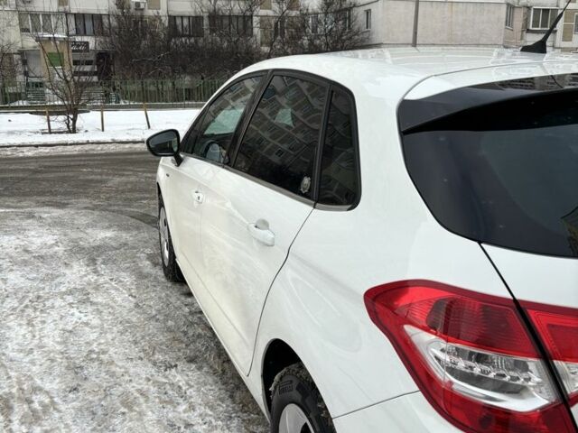 Белый Ситроен С4, объемом двигателя 1.6 л и пробегом 229 тыс. км за 7700 $, фото 5 на Automoto.ua