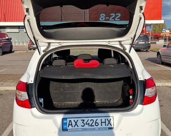 Ситроен С4 2012 в Харькове на Automoto.ua Белый Ситроен С4, объемом двигателя 1.56 л и пробегом 242 тыс. км за 5500 $, фото 4 на Automoto.ua