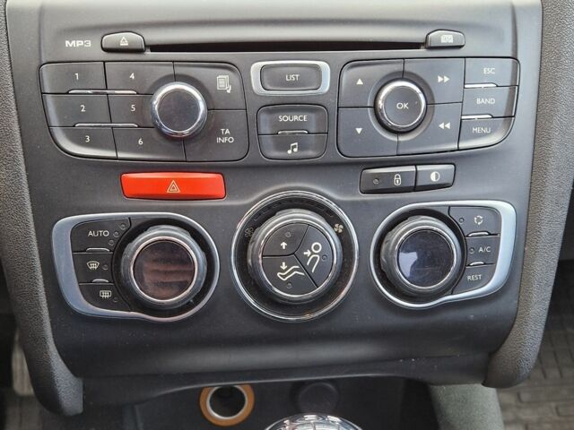 Белый Ситроен С4, объемом двигателя 1.6 л и пробегом 242 тыс. км за 5500 $, фото 12 на Automoto.ua