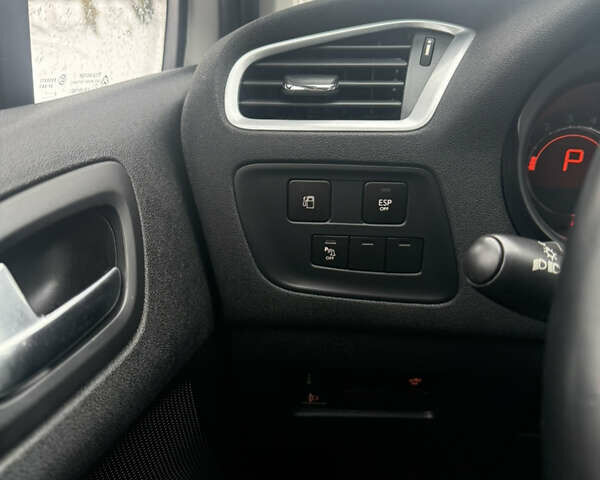 Білий Сітроен С4, об'ємом двигуна 1.59 л та пробігом 166 тис. км за 7999 $, фото 14 на Automoto.ua