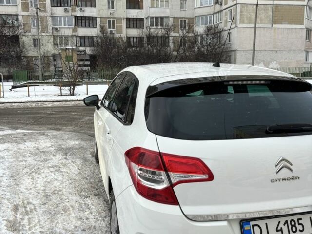 Белый Ситроен С4, объемом двигателя 1.6 л и пробегом 229 тыс. км за 7700 $, фото 4 на Automoto.ua
