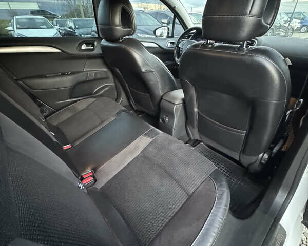 Ситроен С4 2012 в Ивано-Франковске на Automoto.ua Белый Ситроен С4, объемом двигателя 1.56 л и пробегом 263 тыс. км за 7300 $, фото 31 на Automoto.ua